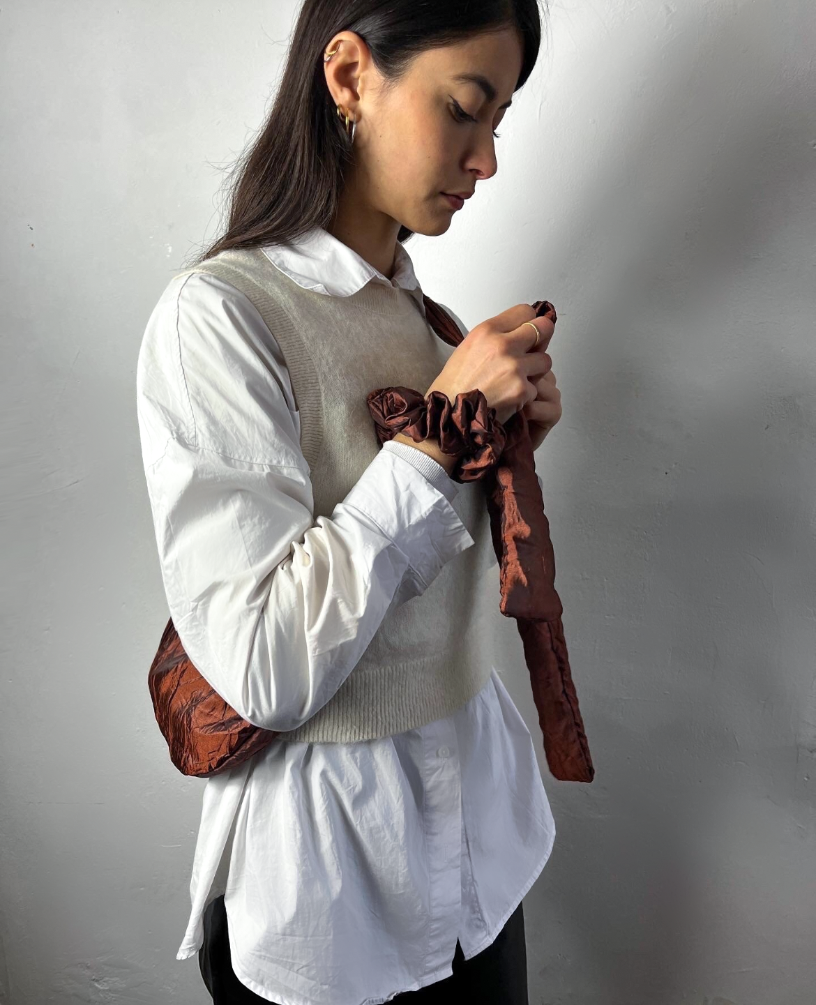 Cioccolato Sling Bag in brown Crinkle Taffeta
