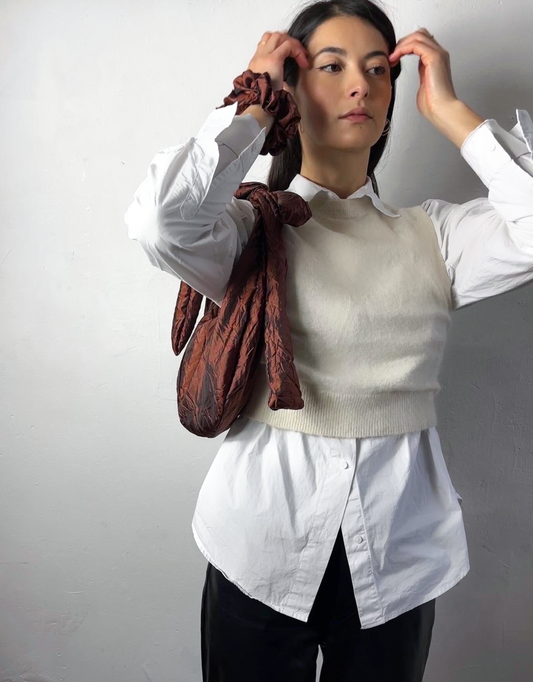 Cioccolato Sling Bag in brown Crinkle Taffeta