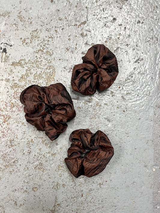 Cioccolato Scrunchie in Crinkle taffeta